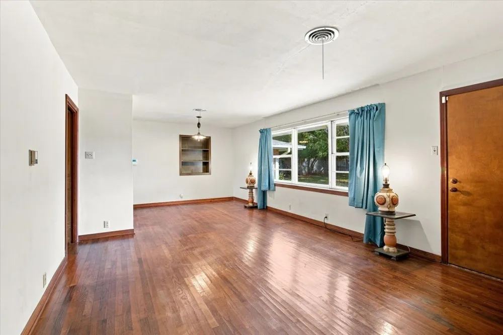 1713 E Mildred Street Sherman, TX 75090