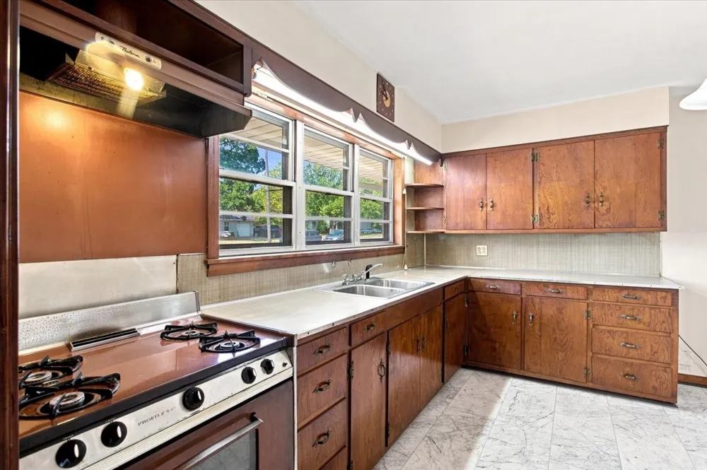 1713 E Mildred Street Sherman, TX 75090