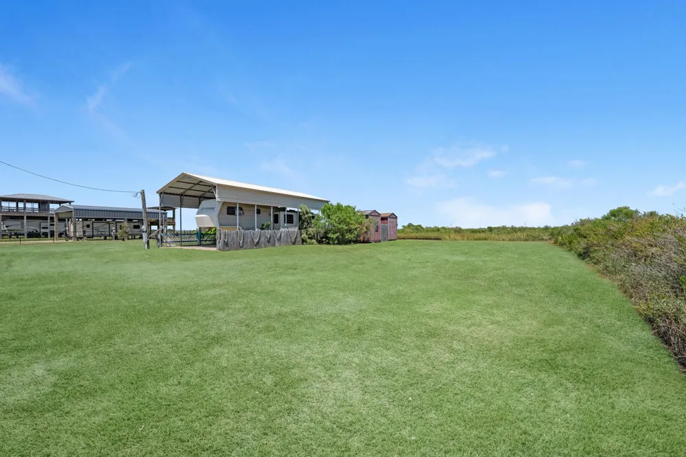 1476 Mabry Street Gilchrist, TX 77617