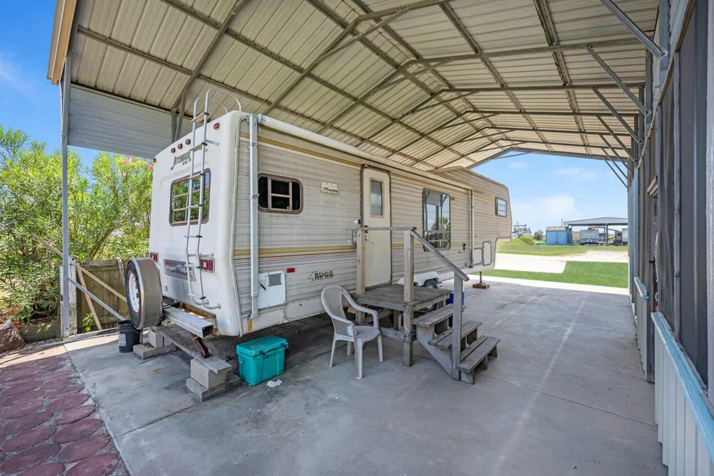 1476 Mabry Street Gilchrist, TX 77617