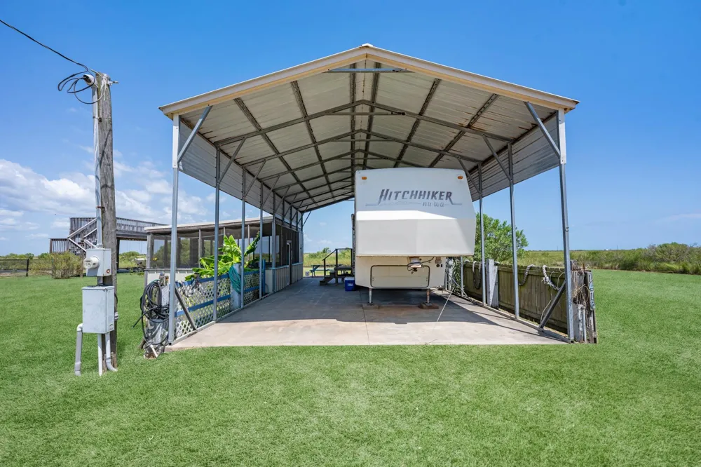 1476 Mabry Street Gilchrist, TX 77617