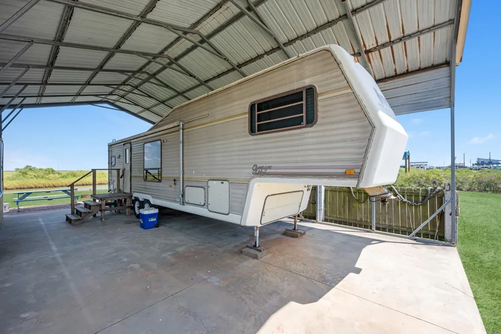 1476 Mabry Street Gilchrist, TX 77617