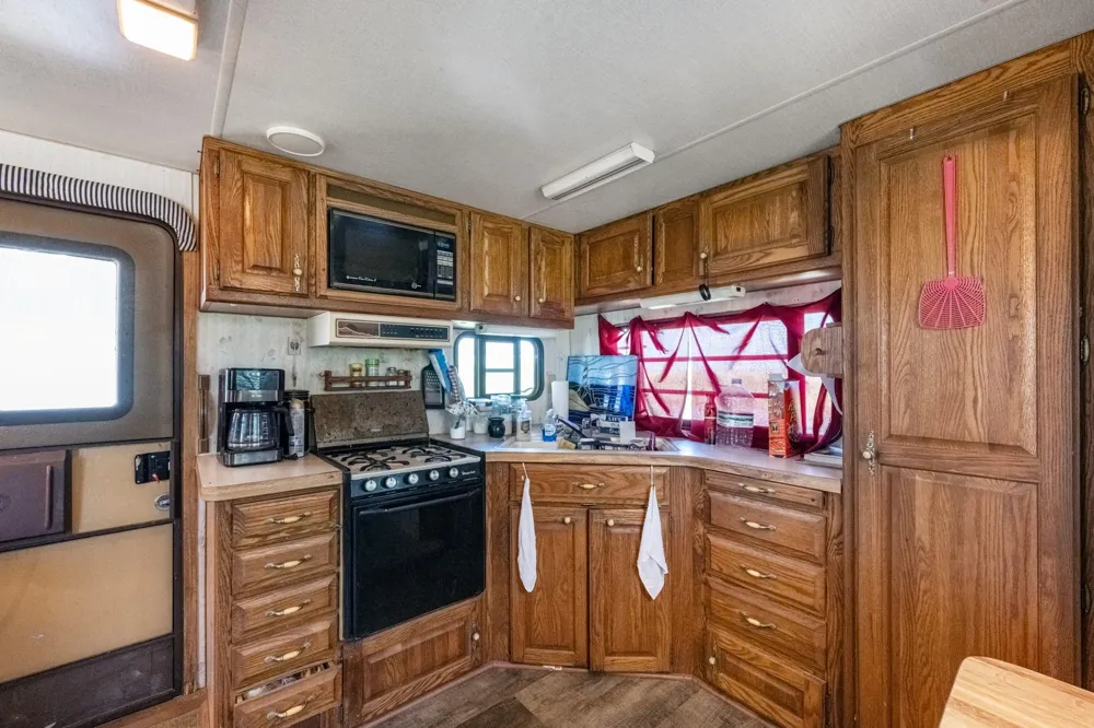 1476 Mabry Street Gilchrist, TX 77617
