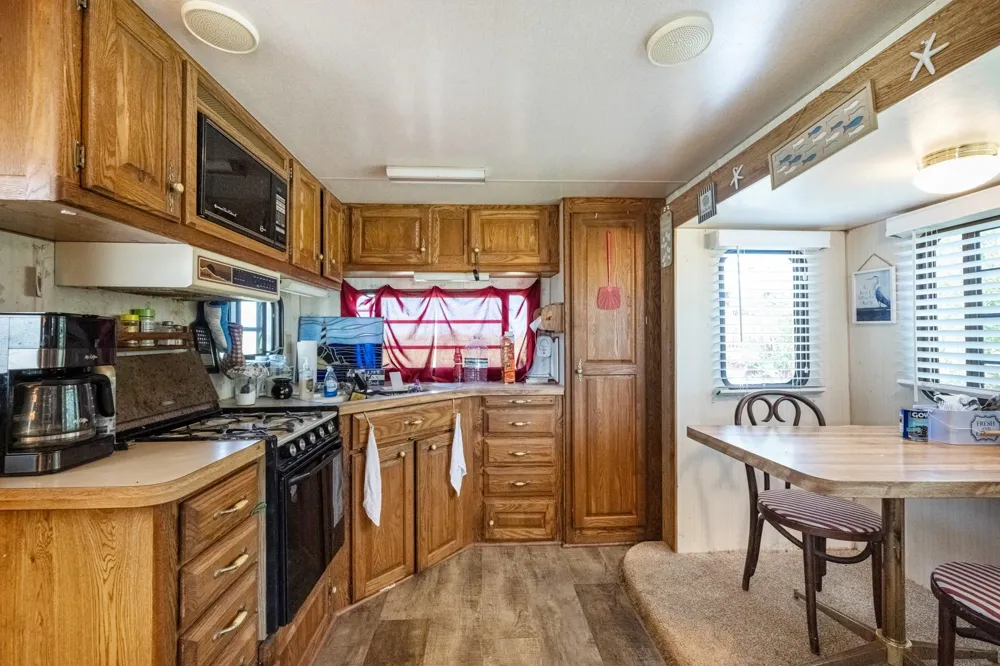 1476 Mabry Street Gilchrist, TX 77617
