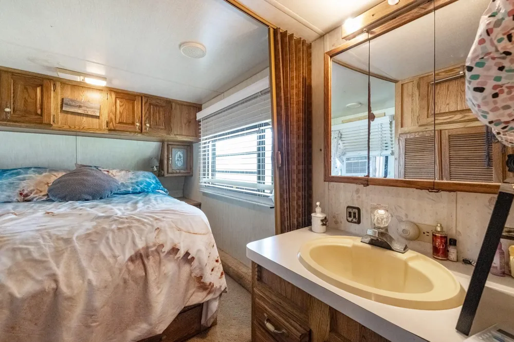 1476 Mabry Street Gilchrist, TX 77617