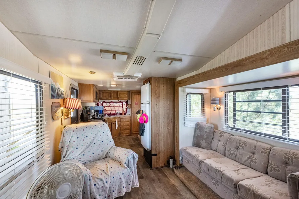 1476 Mabry Street Gilchrist, TX 77617