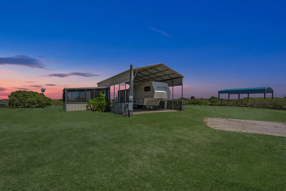 1476 Mabry Street Gilchrist, TX 77617