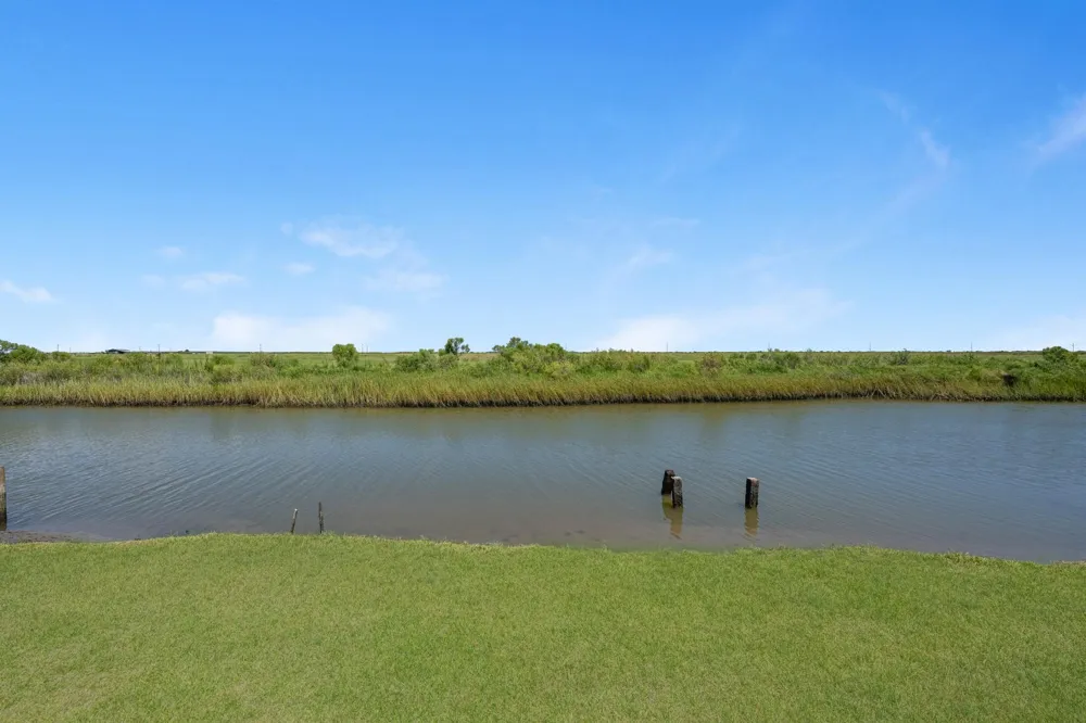 1476 Mabry Street Gilchrist, TX 77617