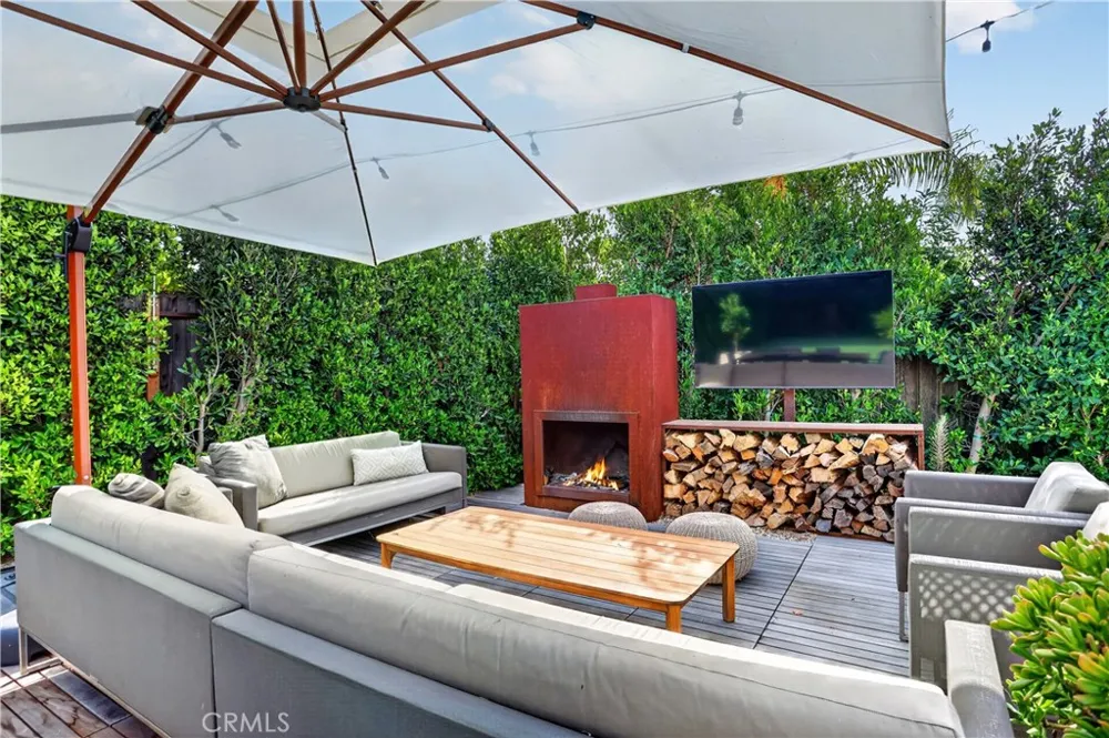 184 E Bay Costa Mesa, CA 92627