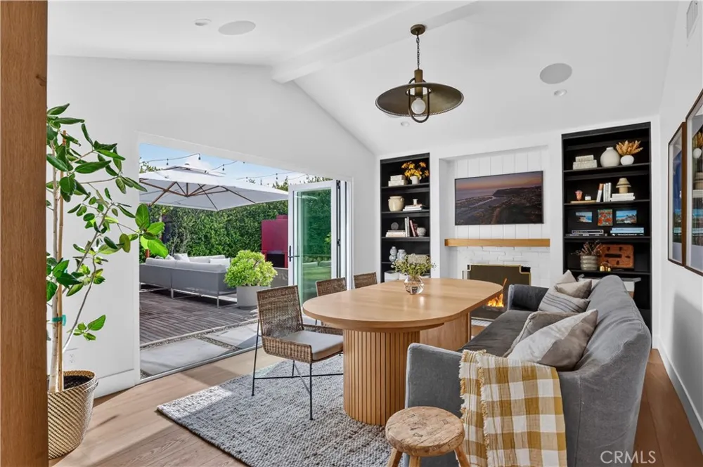 184 E Bay Costa Mesa, CA 92627