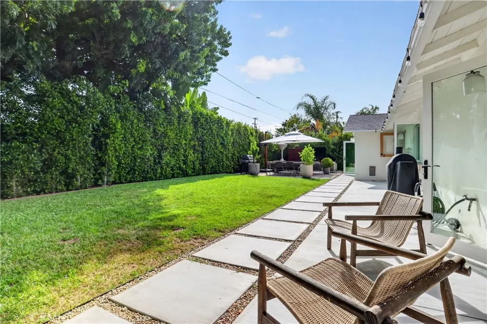 184 E Bay Costa Mesa, CA 92627