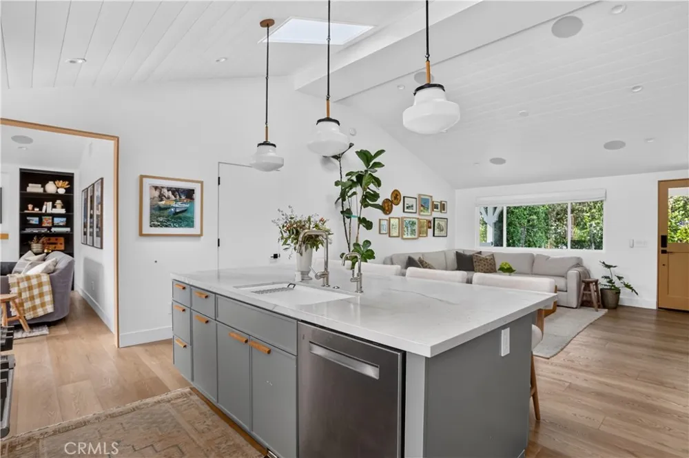 184 E Bay Costa Mesa, CA 92627