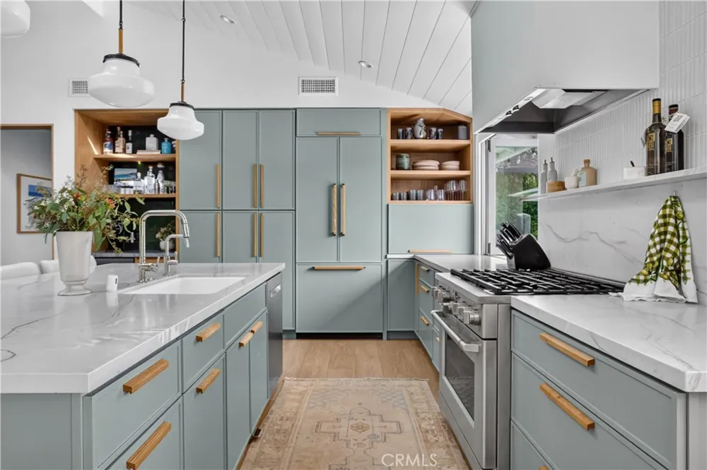 184 E Bay Costa Mesa, CA 92627