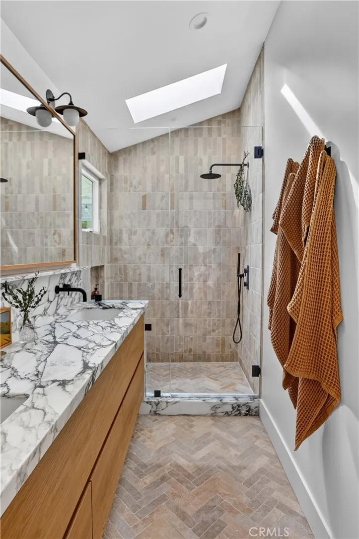 184 E Bay Costa Mesa, CA 92627