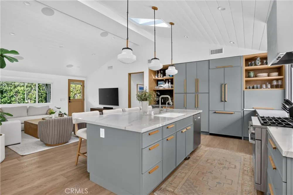 184 E Bay Costa Mesa, CA 92627