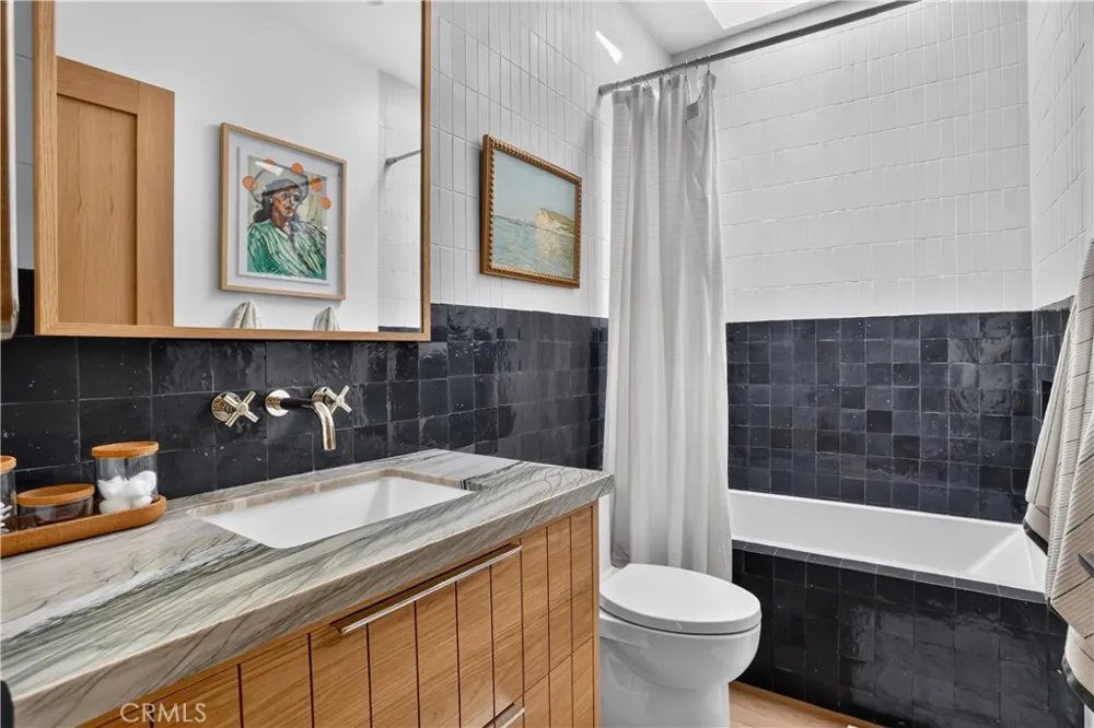 184 E Bay Costa Mesa, CA 92627