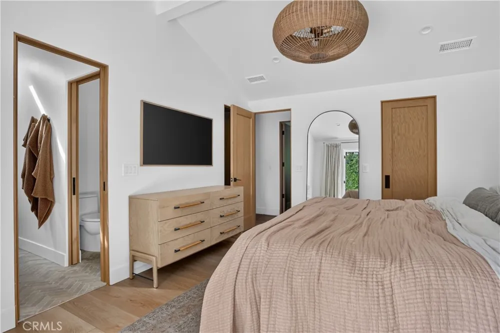 184 E Bay Costa Mesa, CA 92627