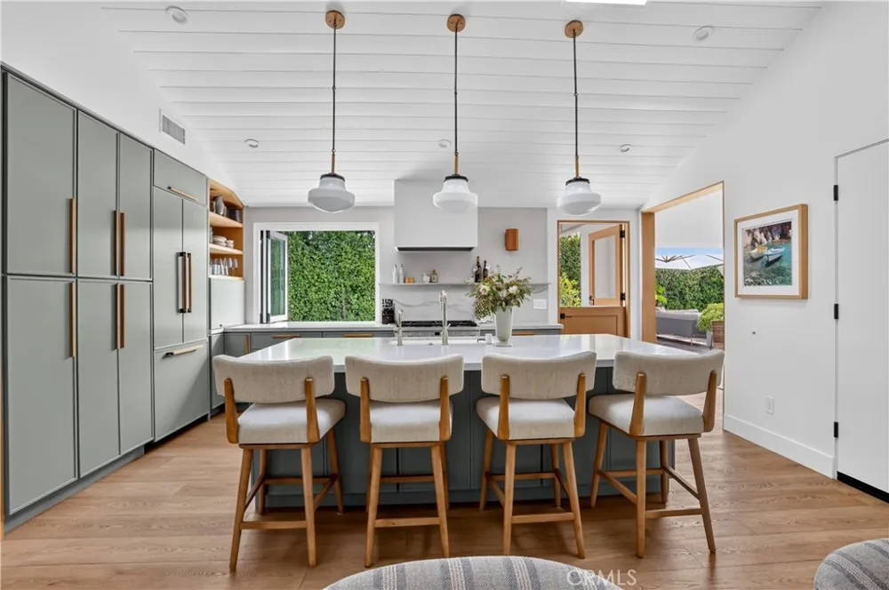 184 E Bay Costa Mesa, CA 92627