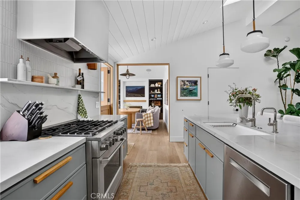 184 E Bay Costa Mesa, CA 92627