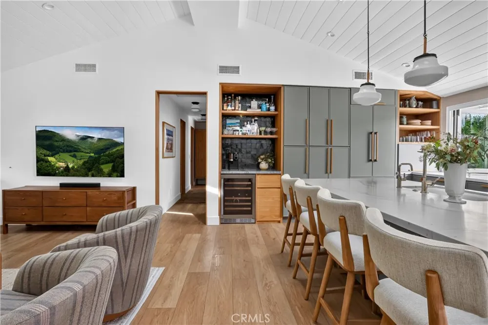 184 E Bay Costa Mesa, CA 92627