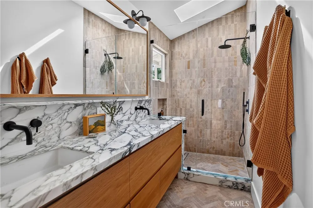 184 E Bay Costa Mesa, CA 92627