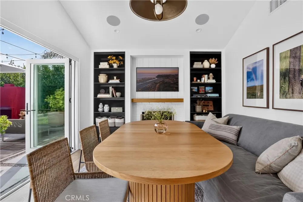 184 E Bay Costa Mesa, CA 92627