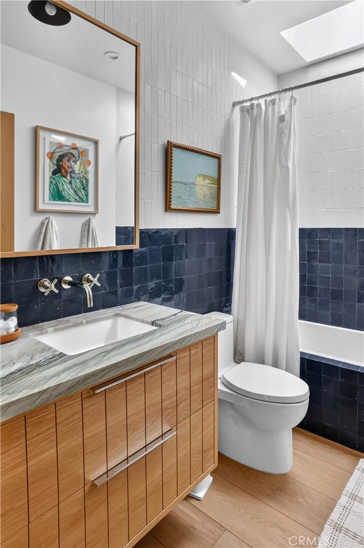 184 E Bay Costa Mesa, CA 92627