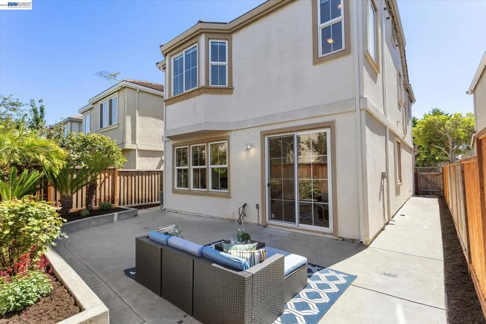 1169 Hillery Way Alameda, CA 94502