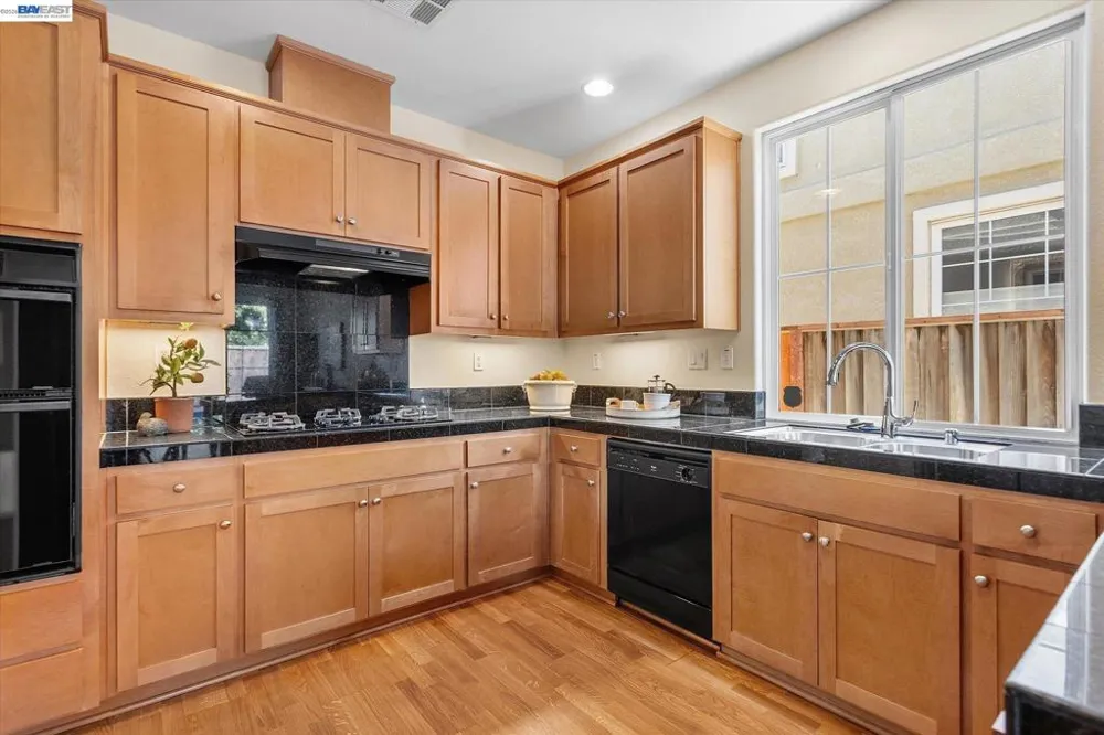 1169 Hillery Way Alameda, CA 94502