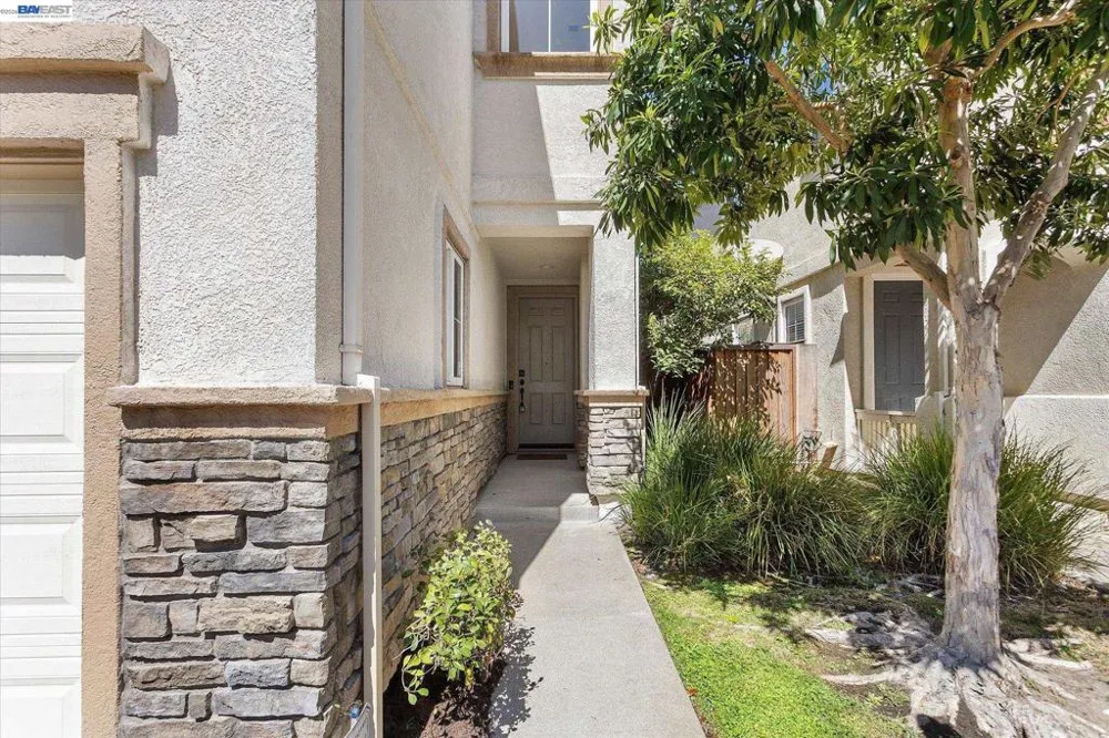 1169 Hillery Way Alameda, CA 94502