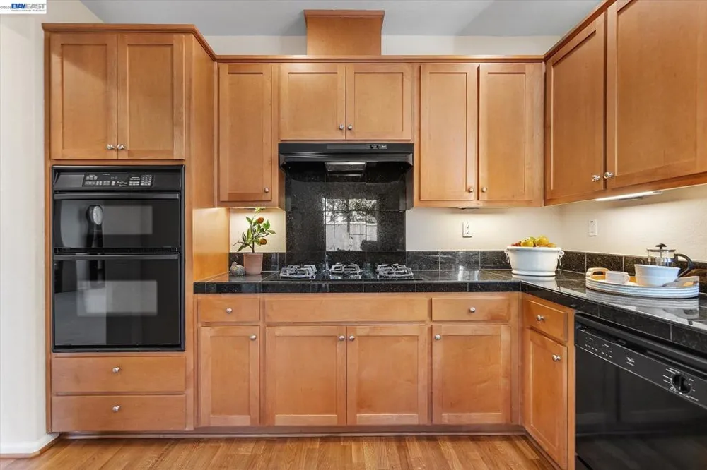 1169 Hillery Way Alameda, CA 94502