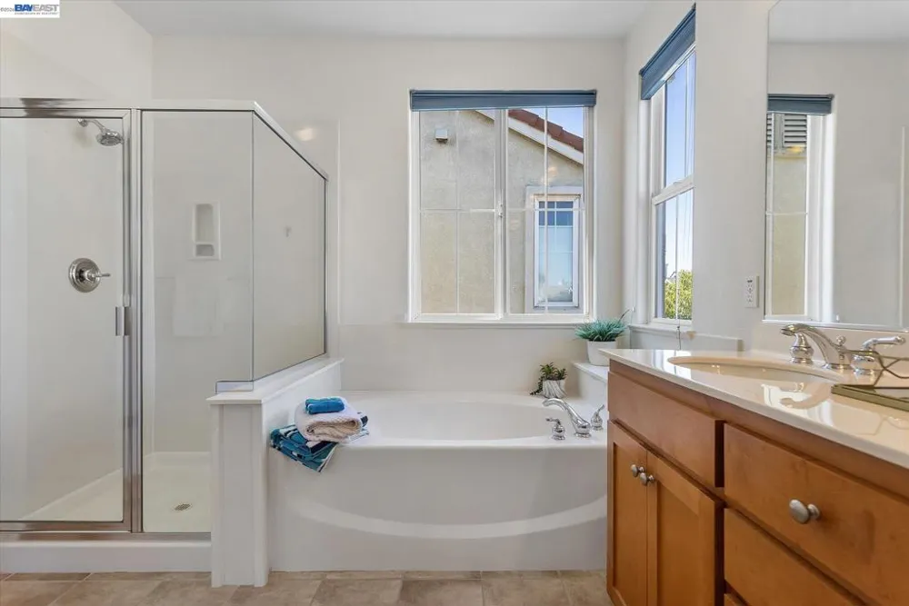 1169 Hillery Way Alameda, CA 94502