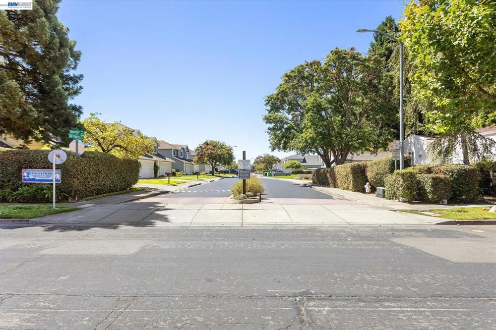 1169 Hillery Way Alameda, CA 94502