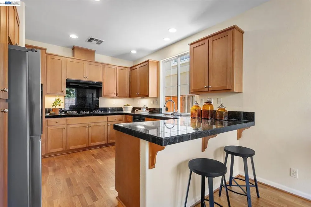 1169 Hillery Way Alameda, CA 94502