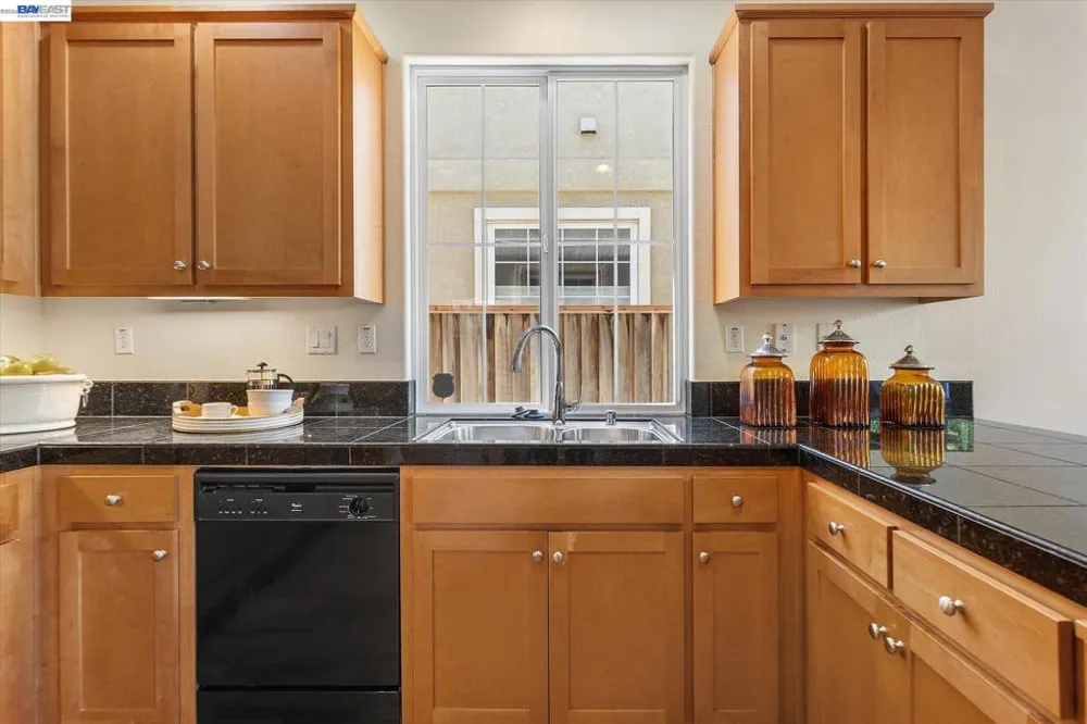 1169 Hillery Way Alameda, CA 94502