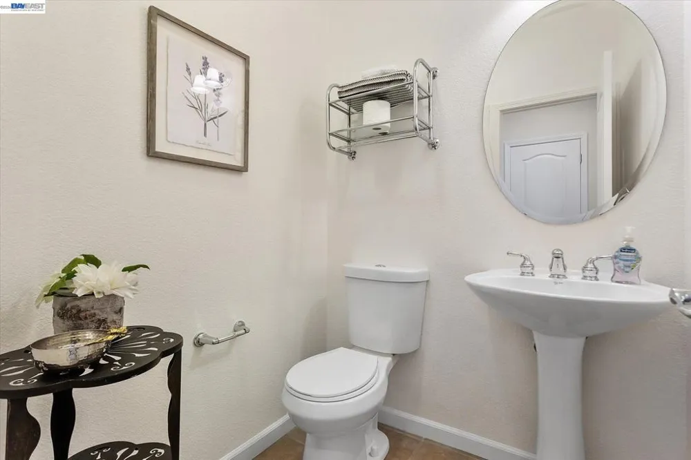 1169 Hillery Way Alameda, CA 94502
