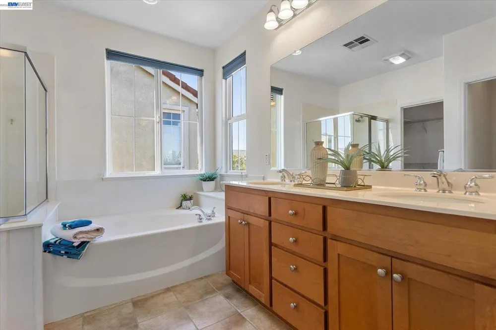 1169 Hillery Way Alameda, CA 94502