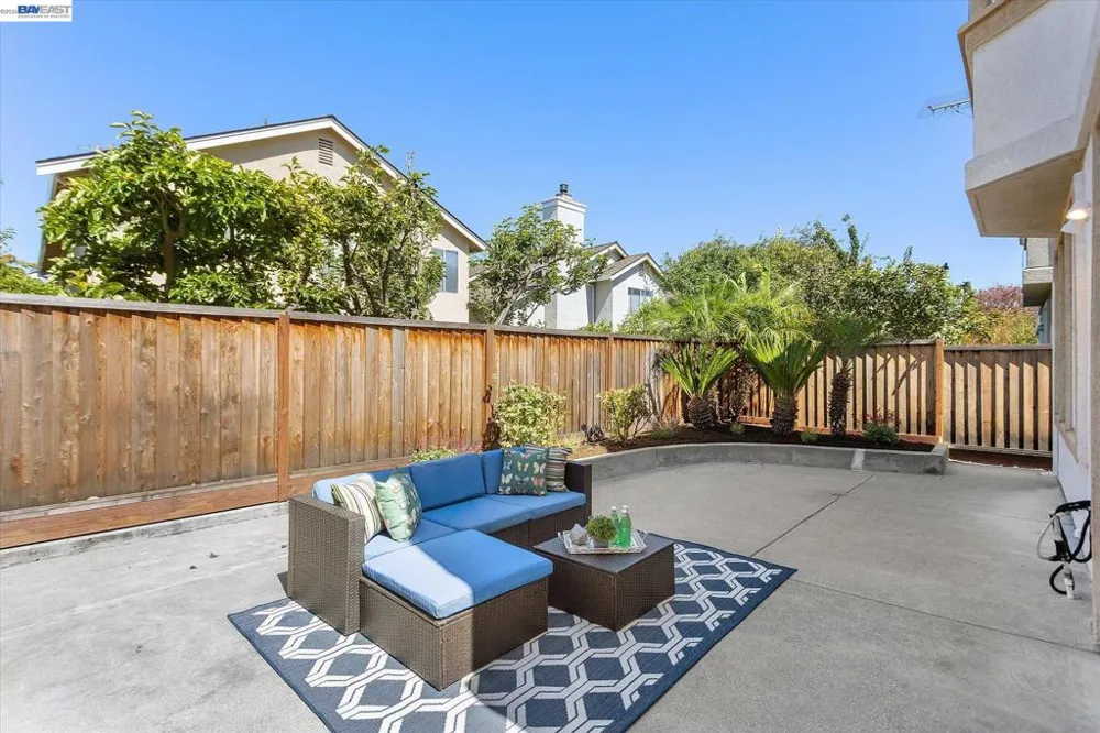 1169 Hillery Way Alameda, CA 94502