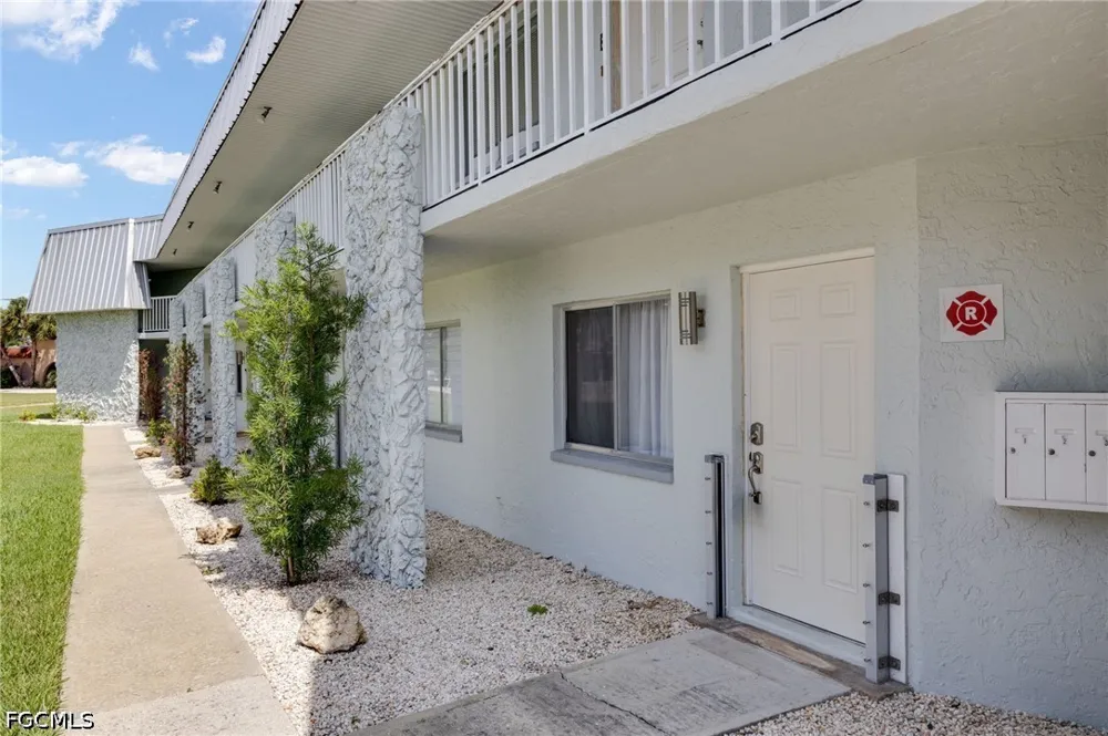 Manor Court #4 Cape Coral, FL 33904