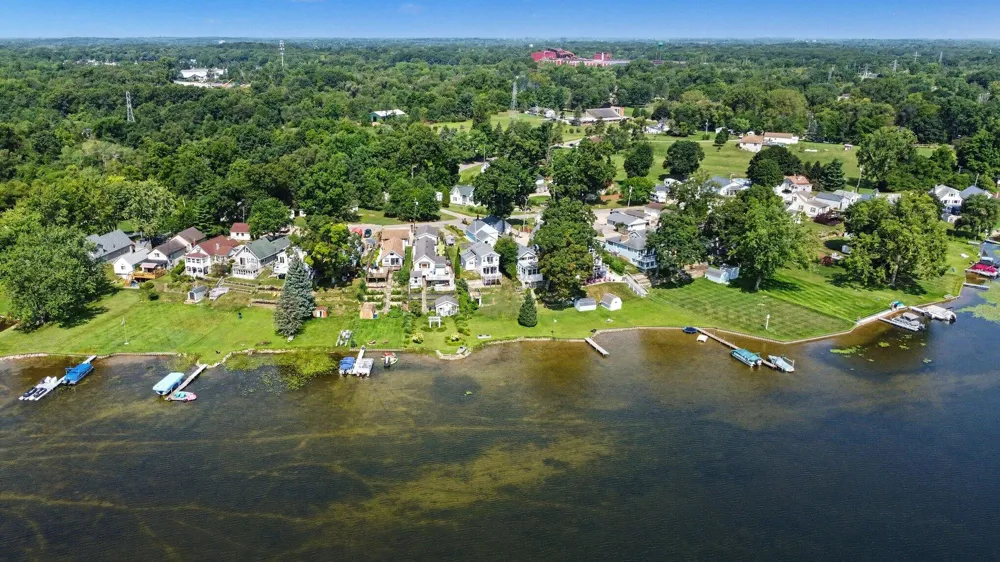 332 Ackerson Lake Drive Jackson, MI 49201