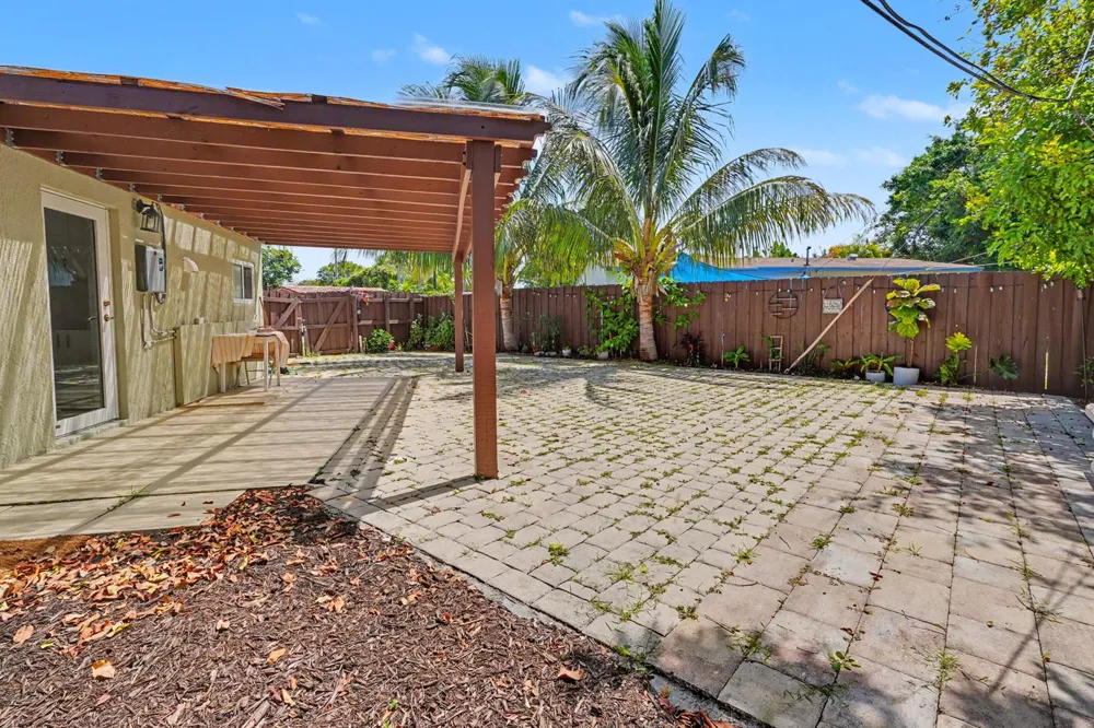 2480 NE 13th Terrace Pompano Beach, FL 33064