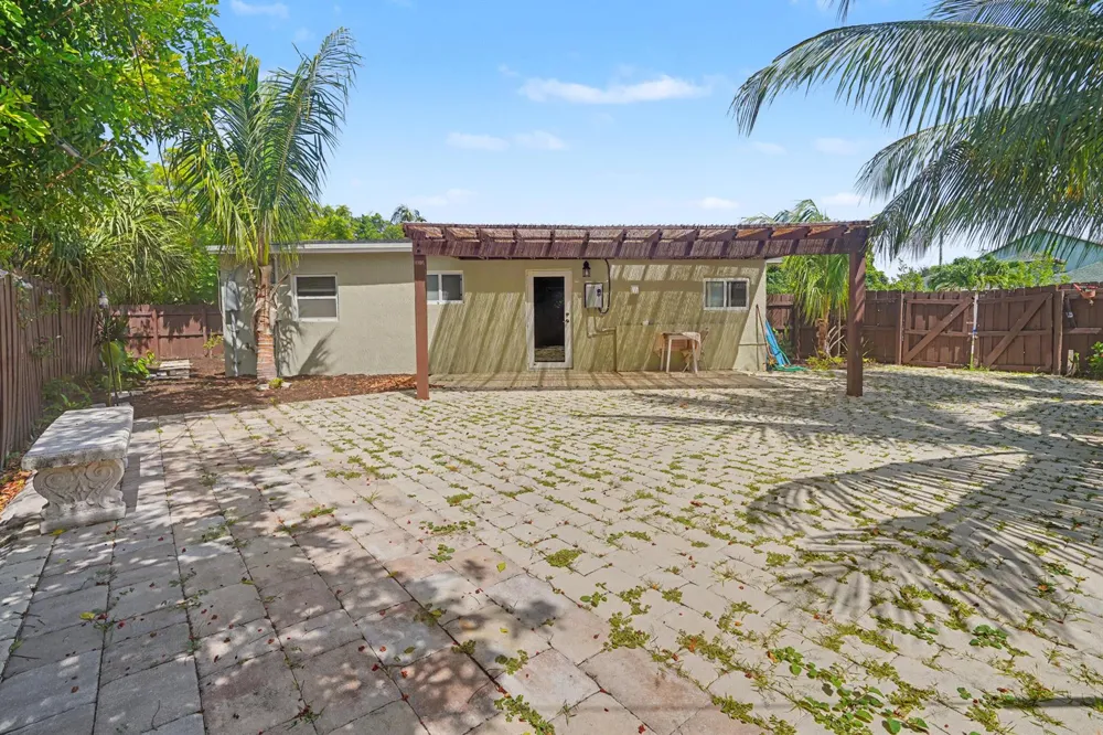 2480 NE 13th Terrace Pompano Beach, FL 33064