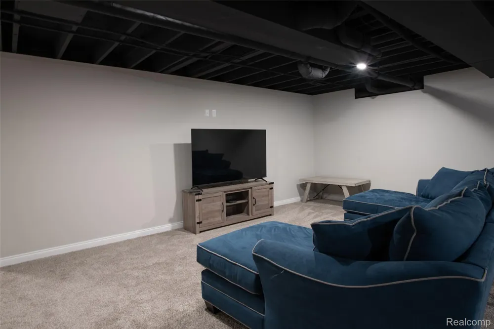 9056 Rhyan Road White Lake Charter Township, MI 48386