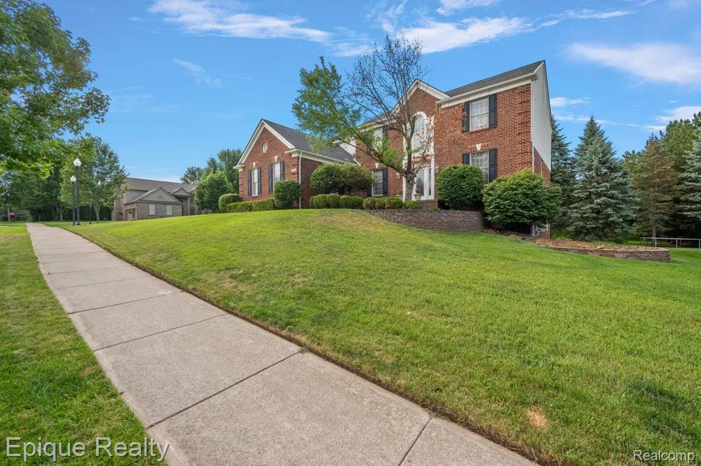 1909 Catlin Drive Rochester City, MI 48306