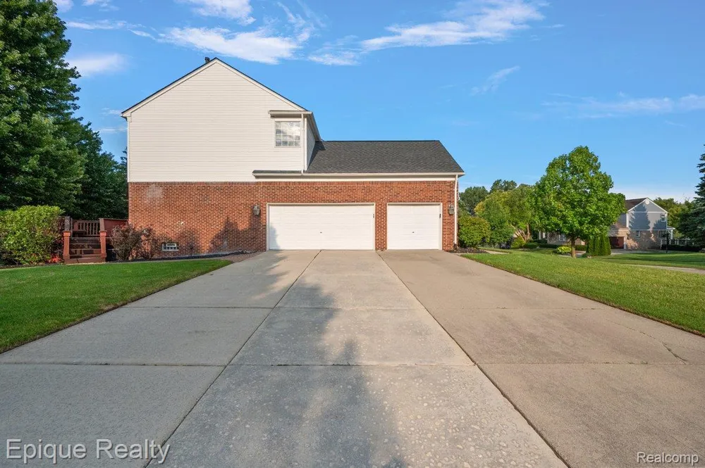 1909 Catlin Drive Rochester City, MI 48306