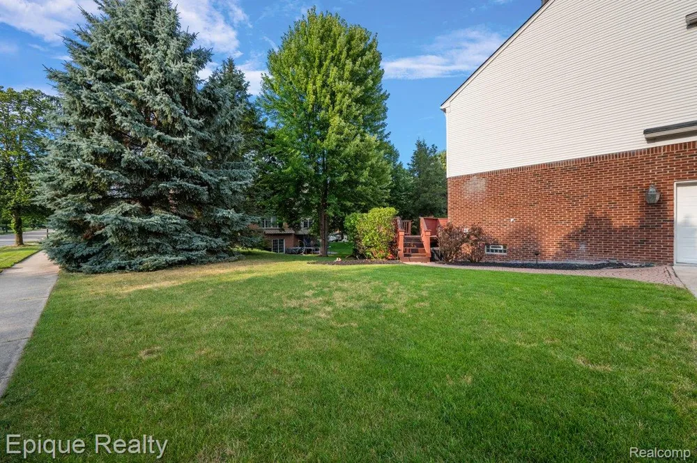 1909 Catlin Drive Rochester City, MI 48306