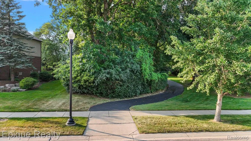 1909 Catlin Drive Rochester City, MI 48306