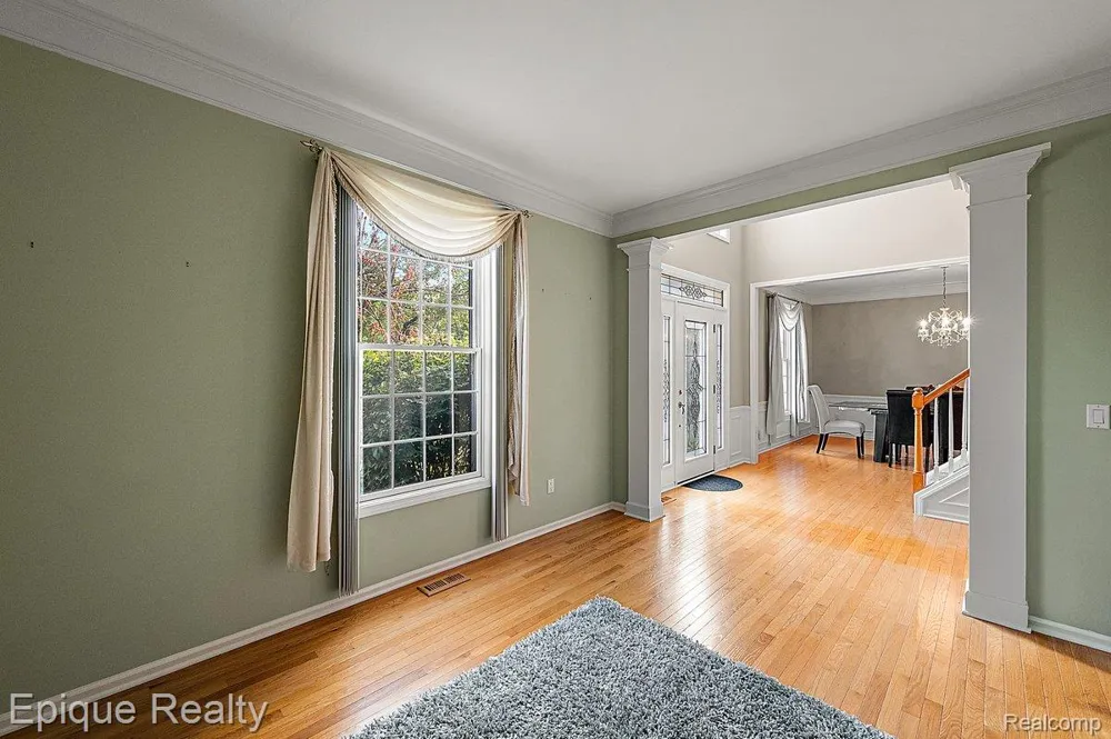 1909 Catlin Drive Rochester City, MI 48306