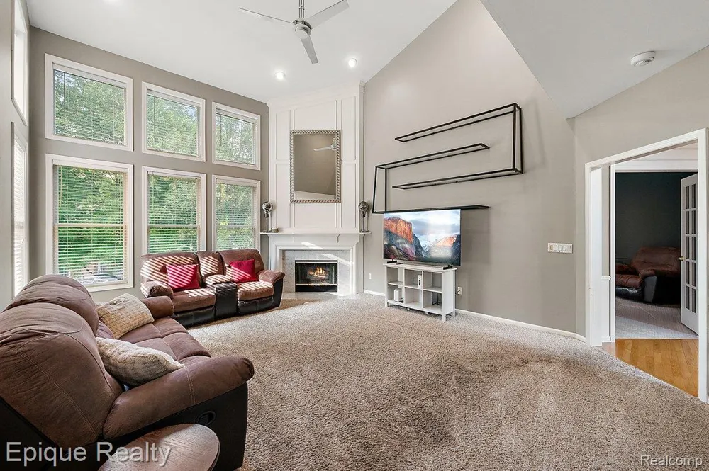 1909 Catlin Drive Rochester City, MI 48306
