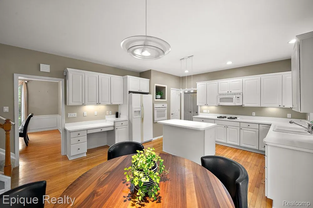1909 Catlin Drive Rochester City, MI 48306